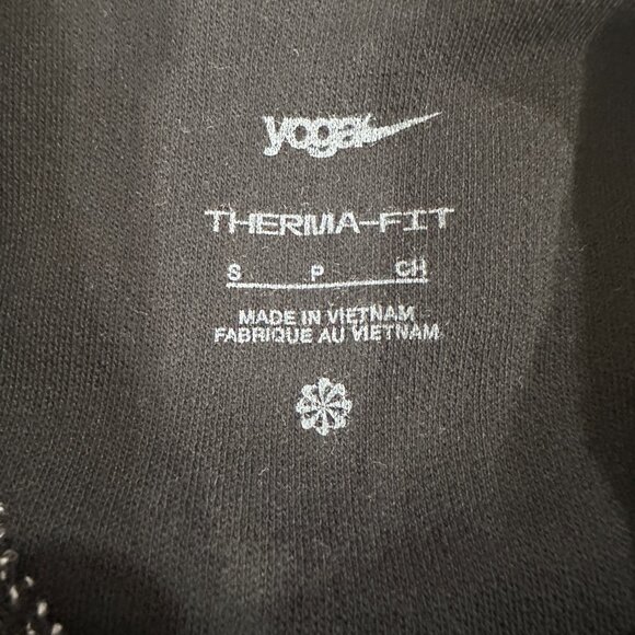 Nike Yoga Luxe Therma-Fit Textured Cover-Up - Picture 6 of 8